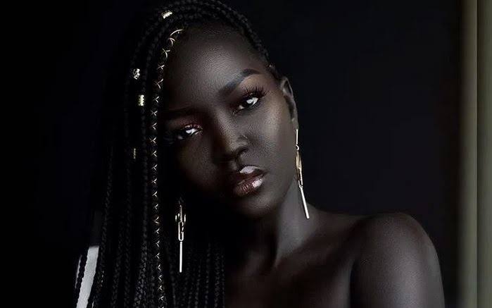 Consid R E Comme La Femme La Plus Noire De La Plan Te La Sud Soudanaise Nyakim Gatwech Entre